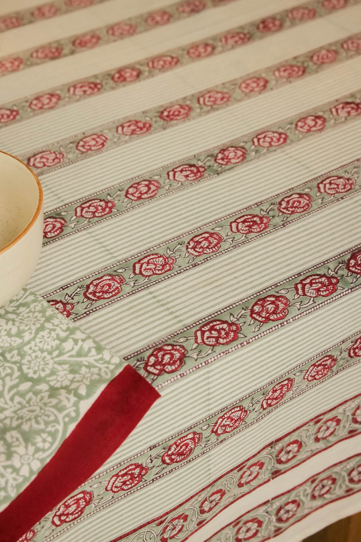 Dream of Rubies Table Cover