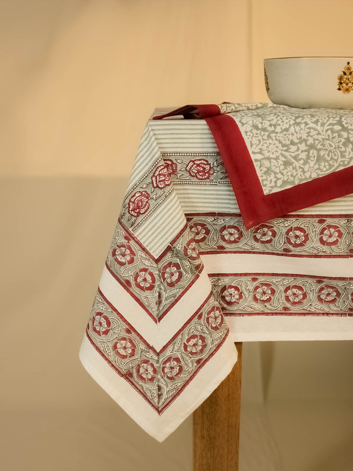 Dream of Rubies Table Cover
