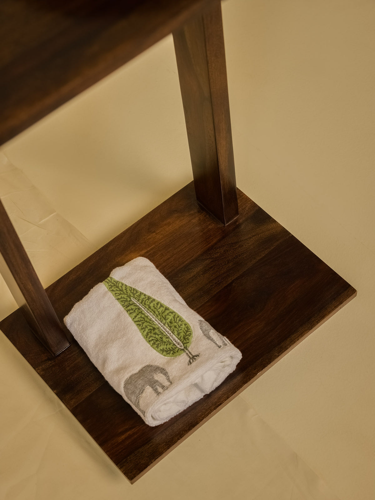 Edward Table