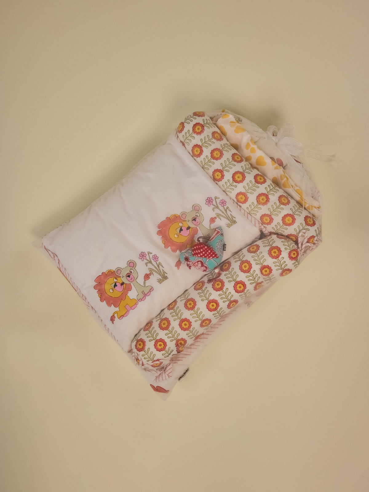 Lion Kisses Crib Set