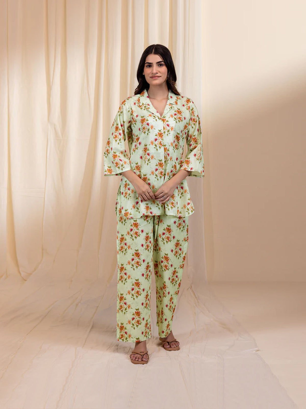 English Green Collared Voile Night Suit