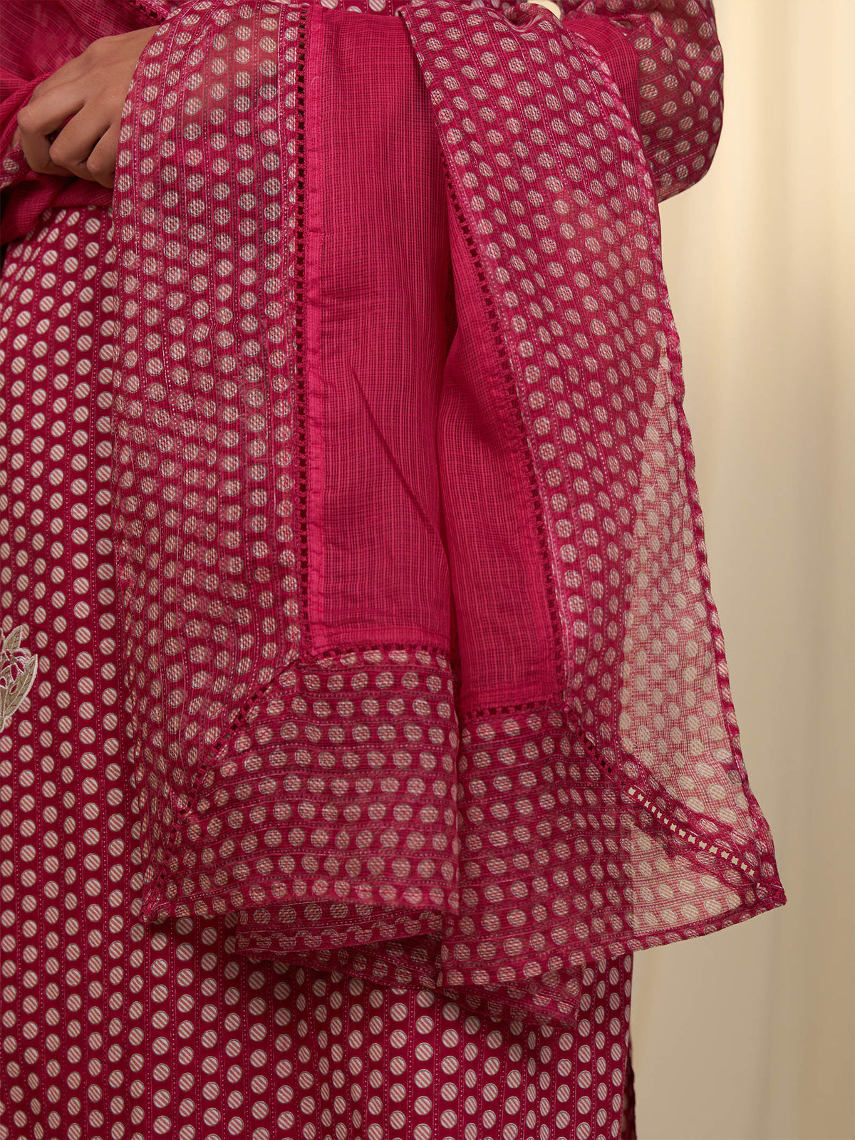 Gol Gulabi Kota Dupatta
