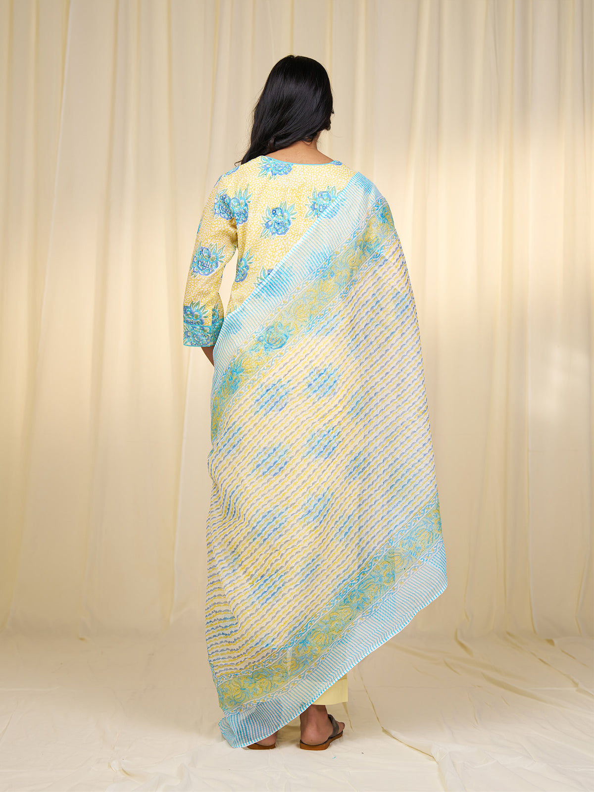 Neela Peela Kota Dupatta