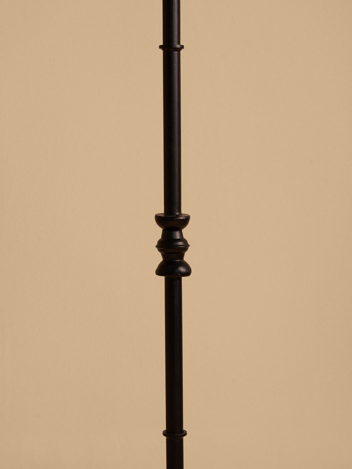 Serengeti Iron Lamp Stand