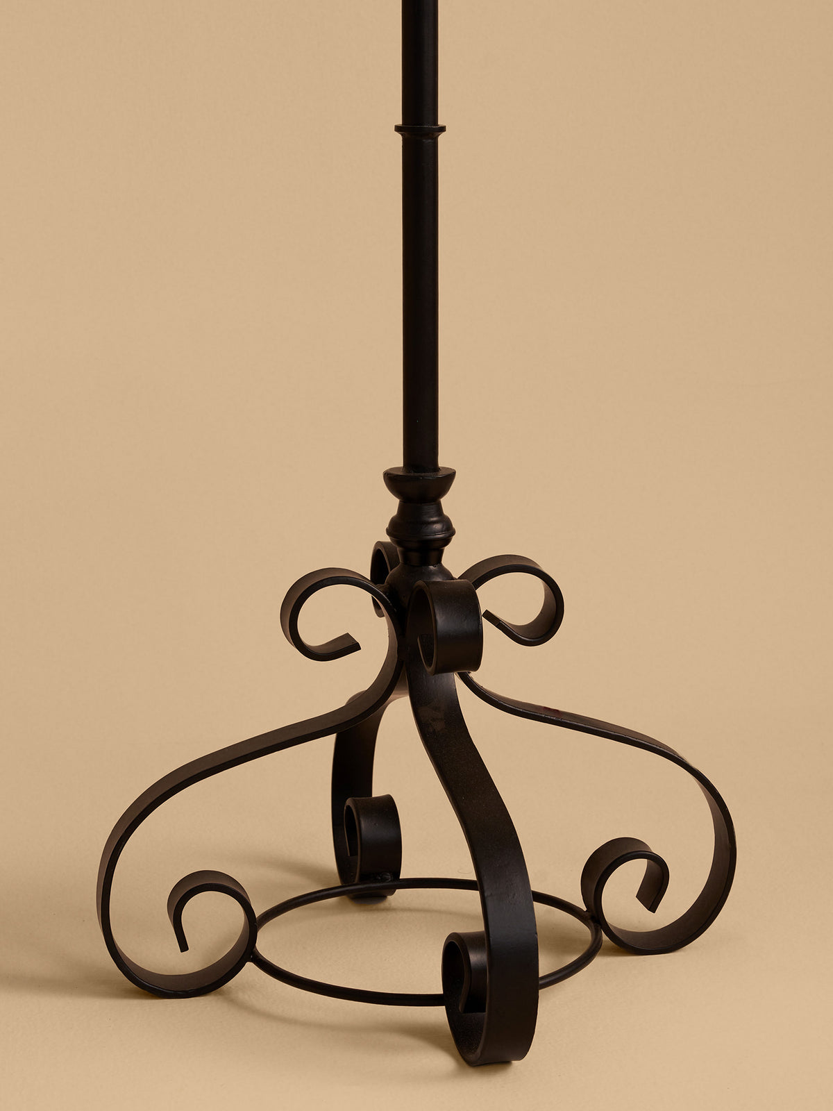Serengeti Iron Lamp Stand