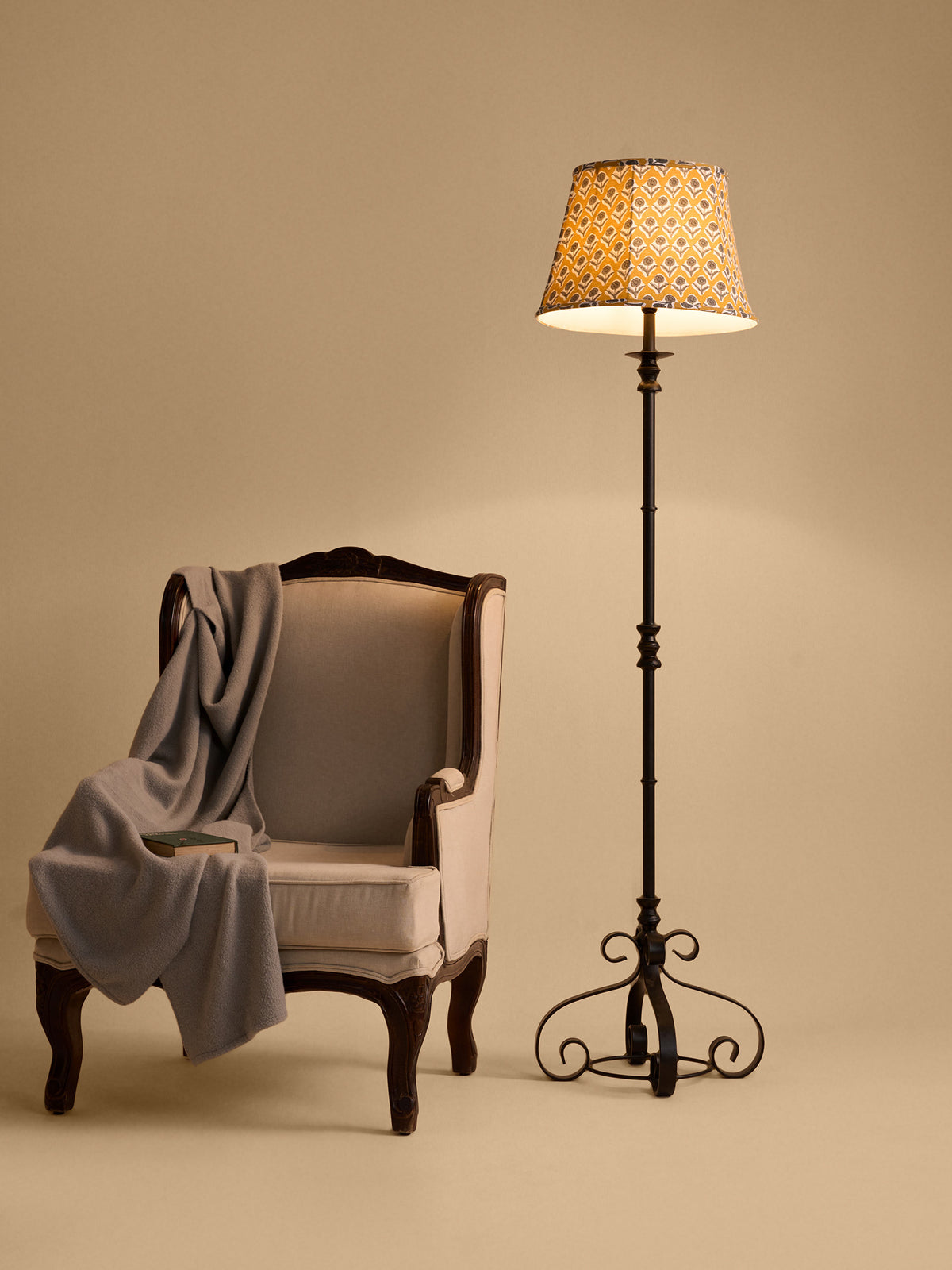 Serengeti Iron Lamp Stand