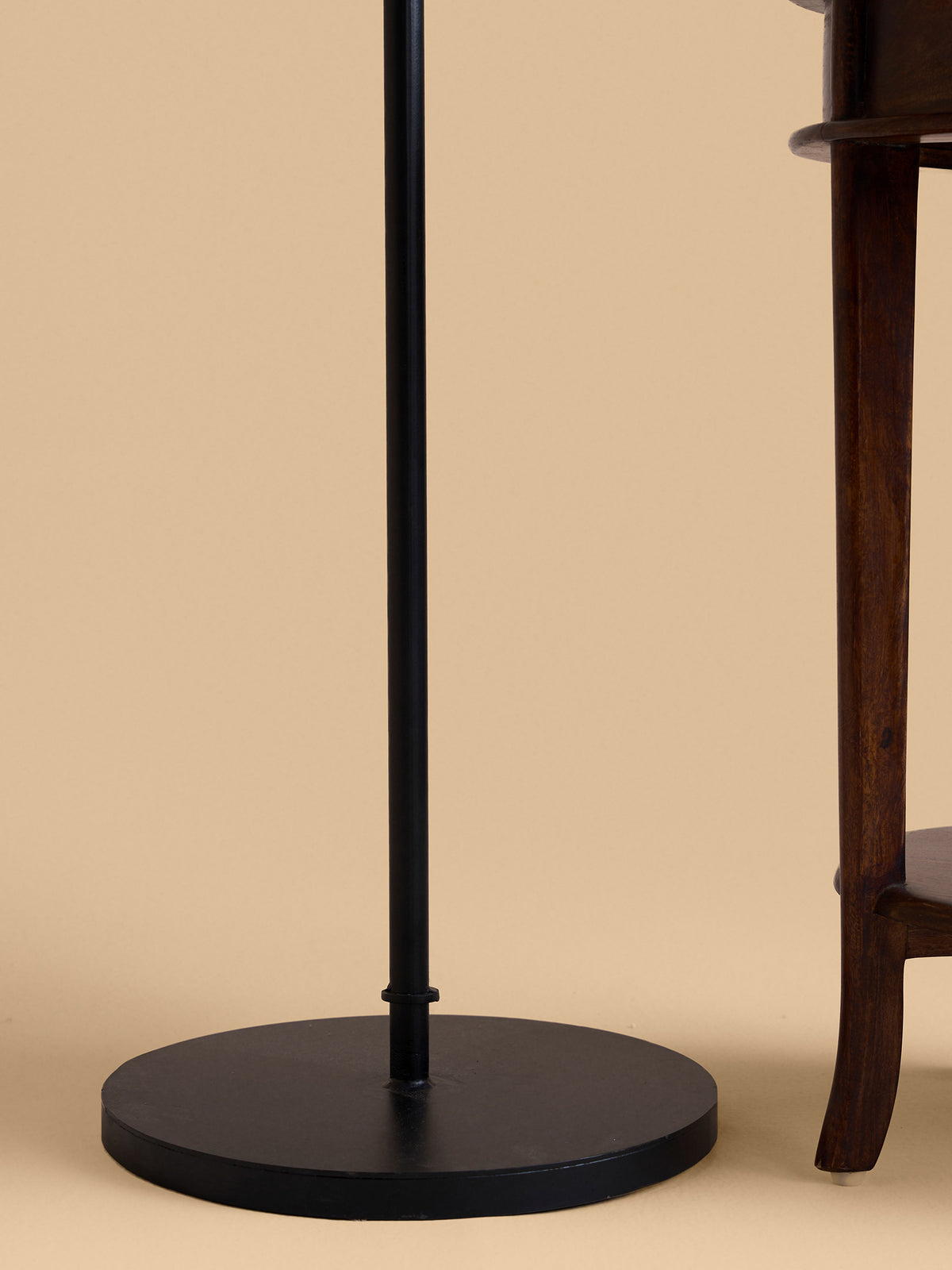 Seronera Iron Lamp Stand