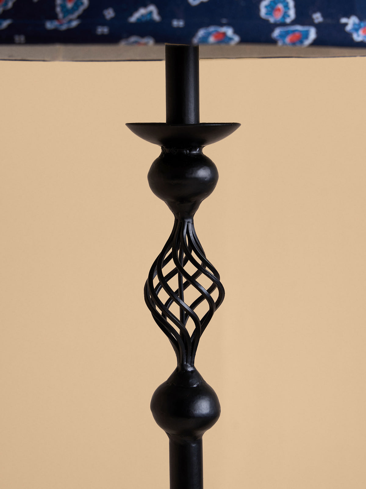 Seronera Iron Lamp Stand