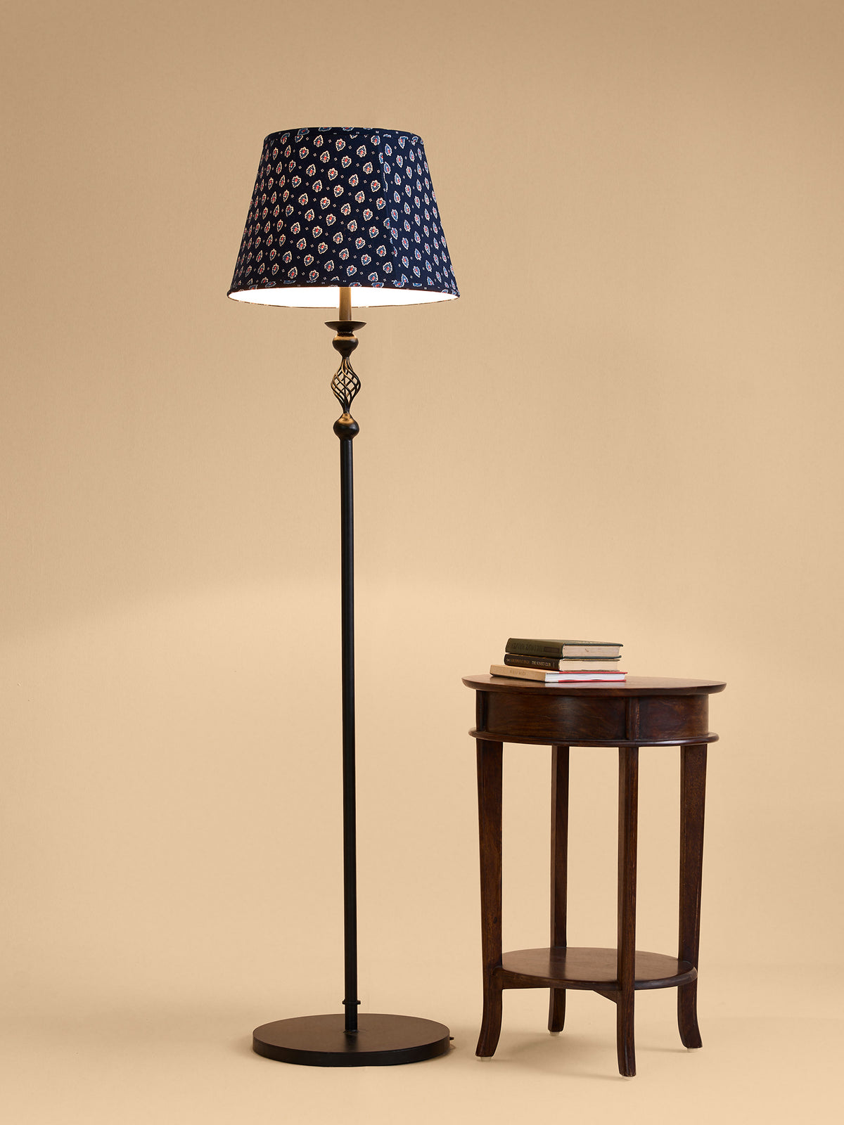 Seronera Iron Lamp Stand