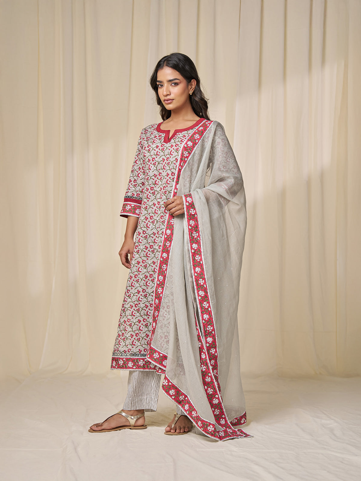 Surkhi Kota Dupatta