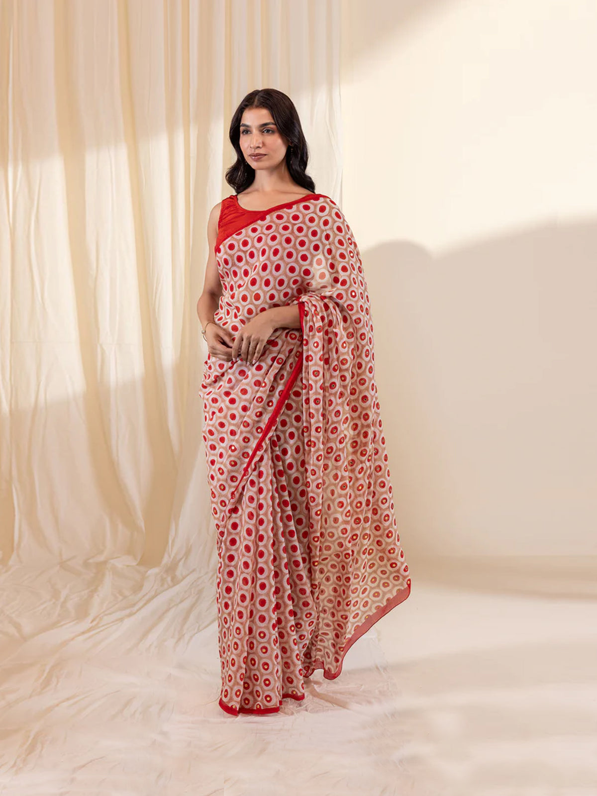 The Modern Women In Red Chiffon Saree