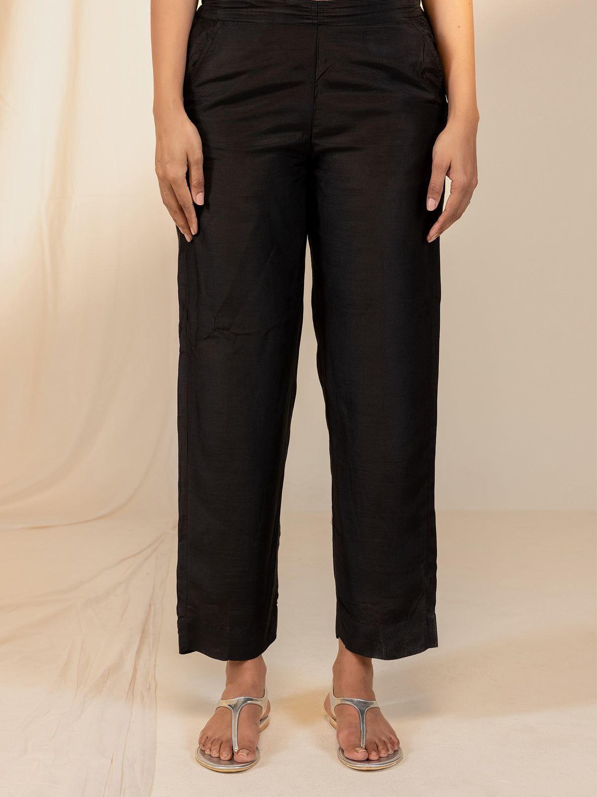 Muslin Black Straight Pant