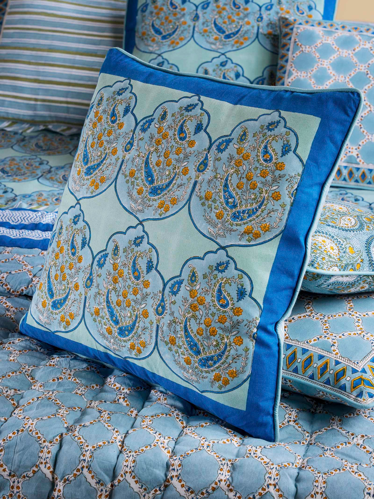 Chandra Mahal 20" x 20" Cushion Cover
