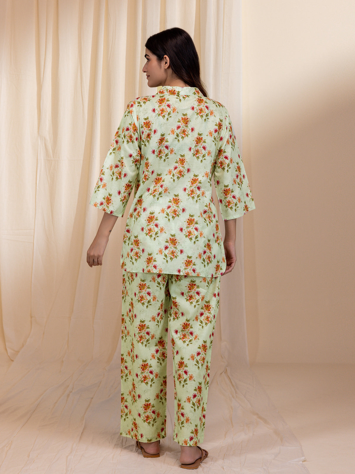 English Green Collared Voile Night Suit
