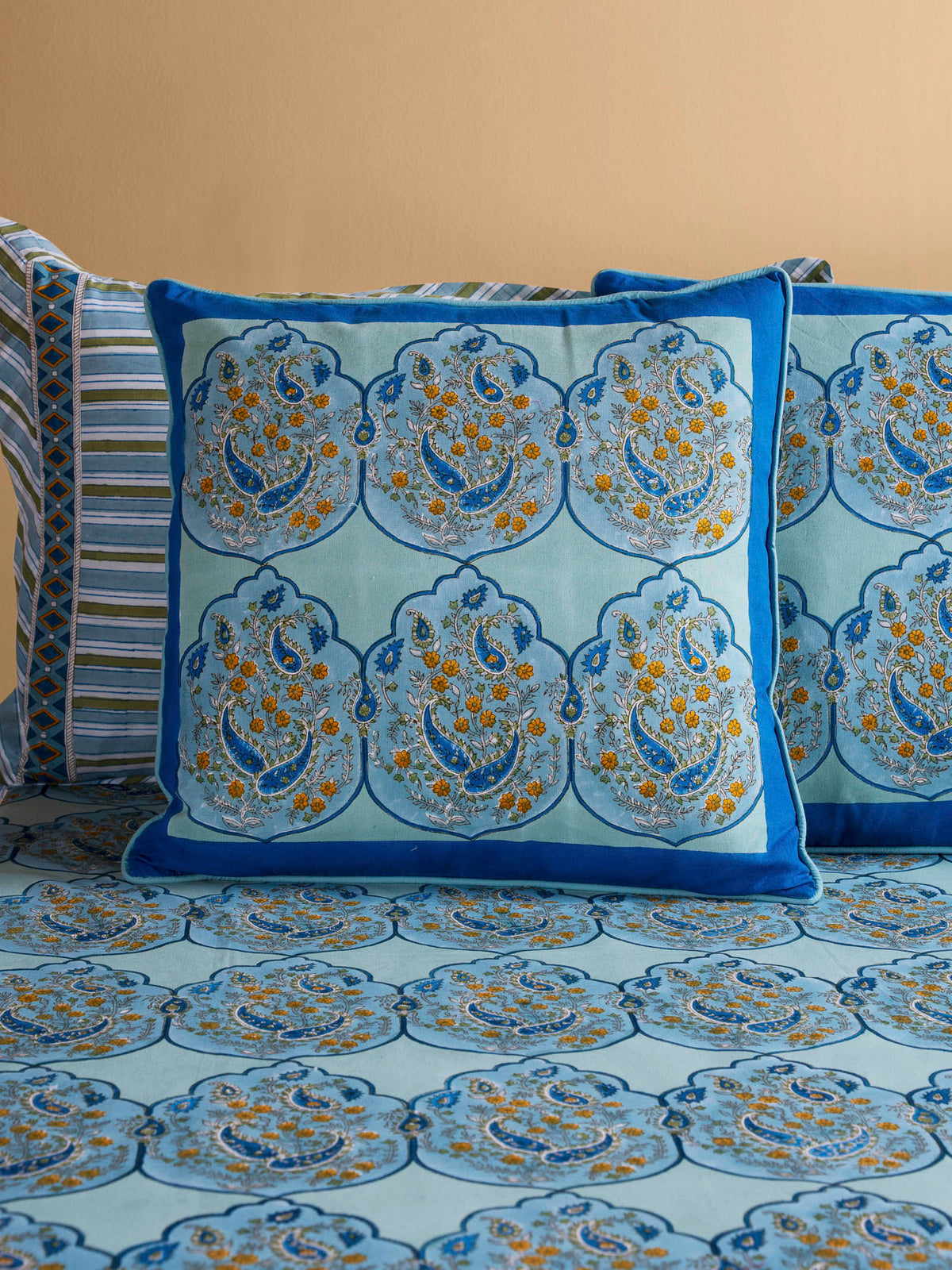Chandra Mahal 20" x 20" Cushion Cover