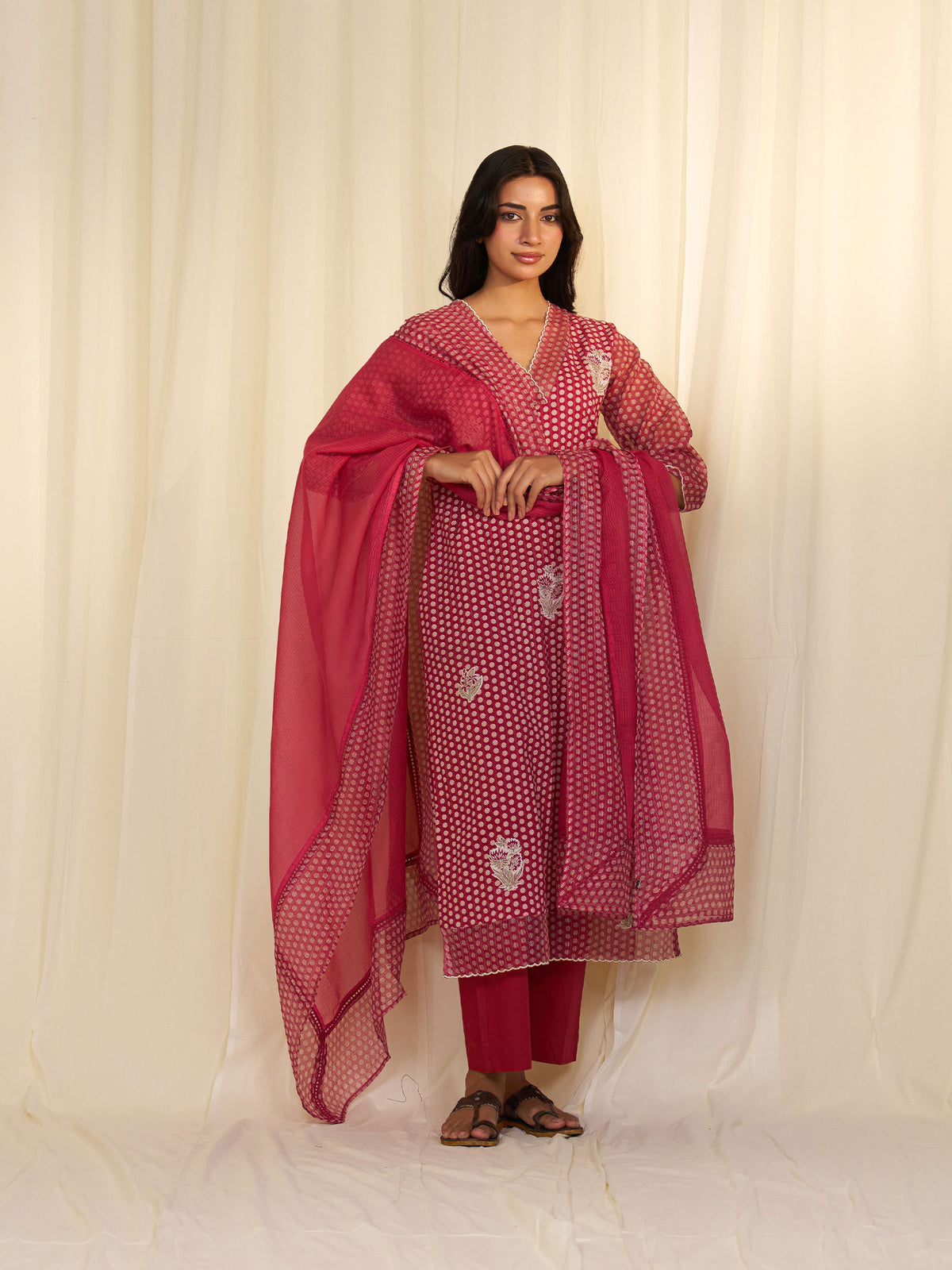Gol Gulabi Kota Dupatta