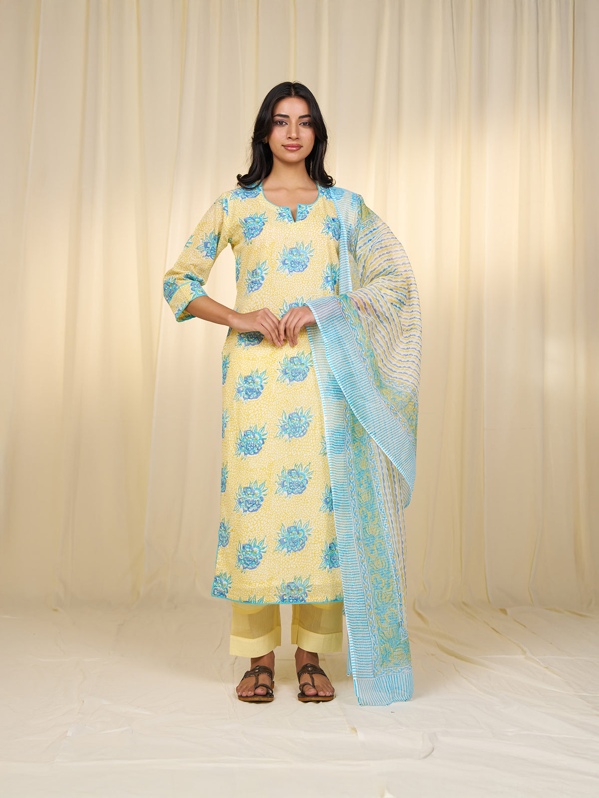Neela Peela Kota Dupatta