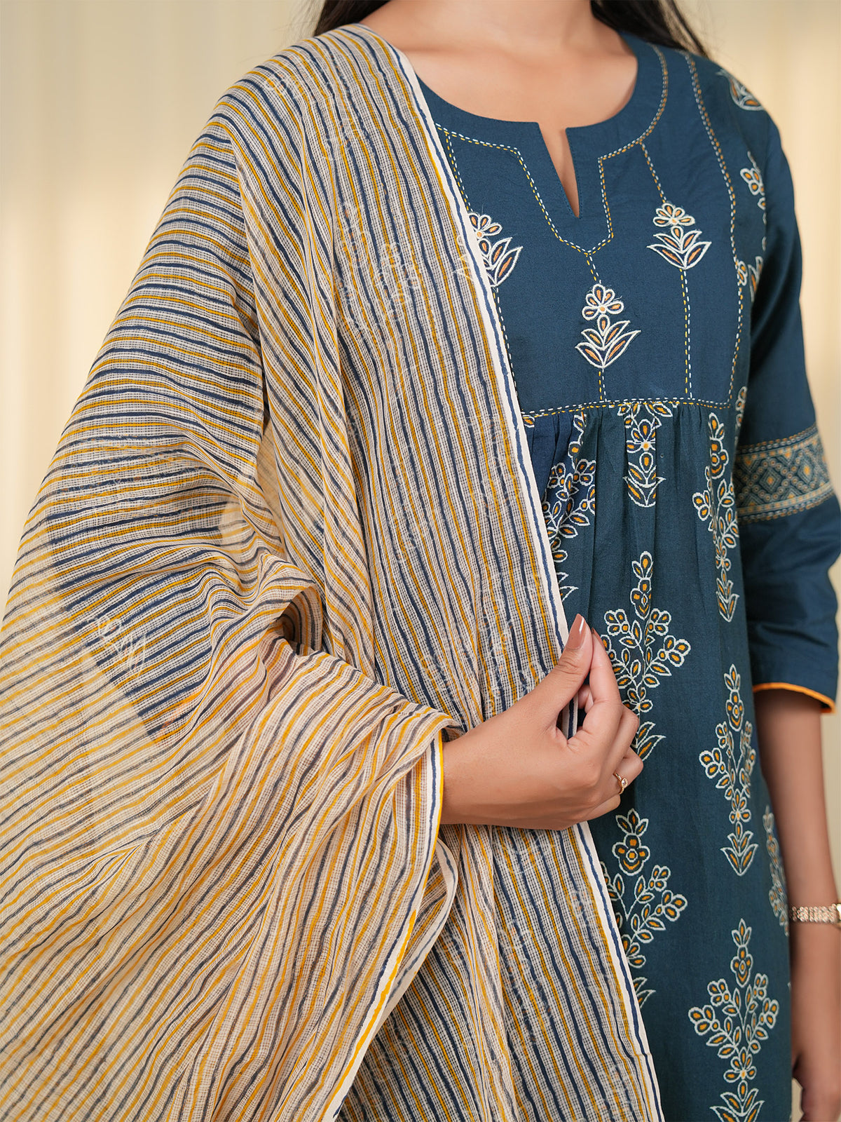 Neelambar Kota Dupatta