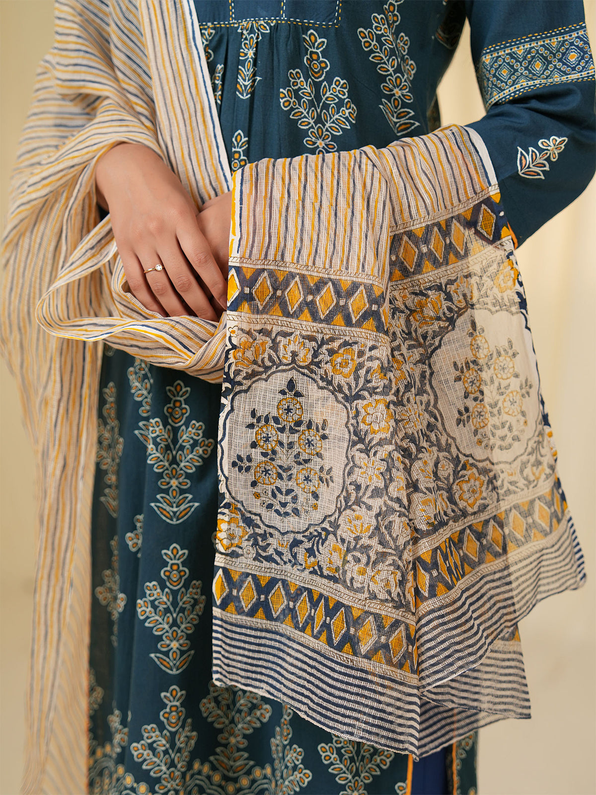 Neelambar Kota Dupatta