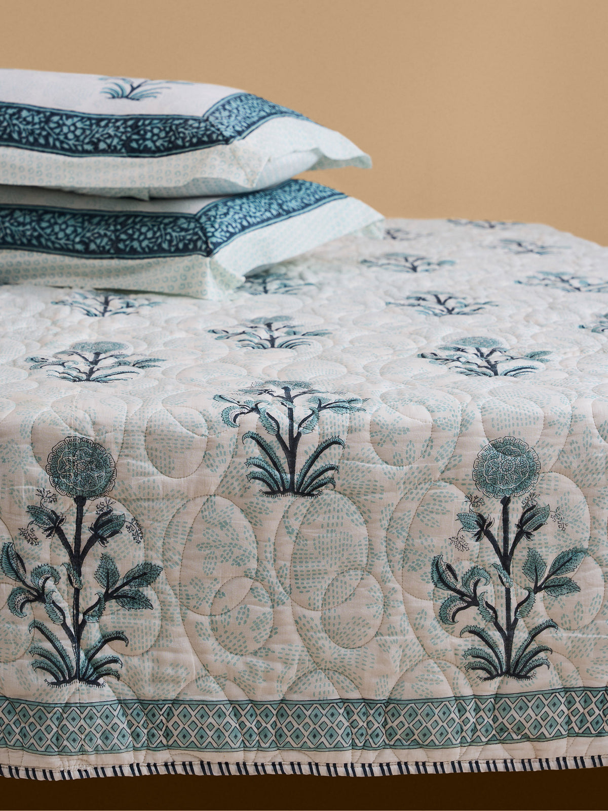 Seaside Quilted Bed Cover (Reversible)