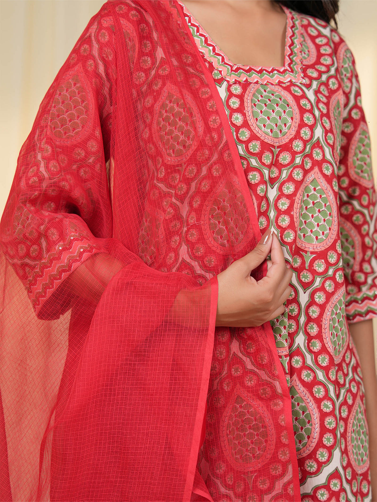 Sada Suhagan Paan Kota Dupatta