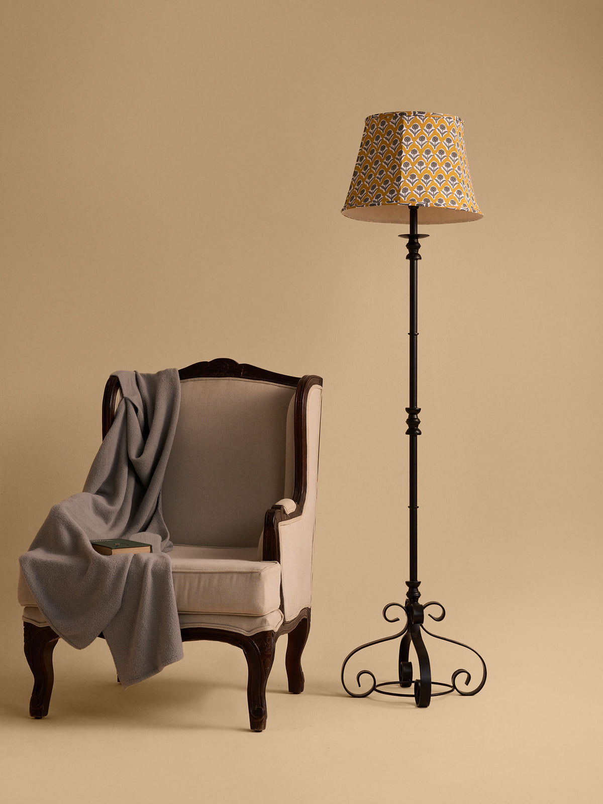 Serengeti Iron Lamp Stand