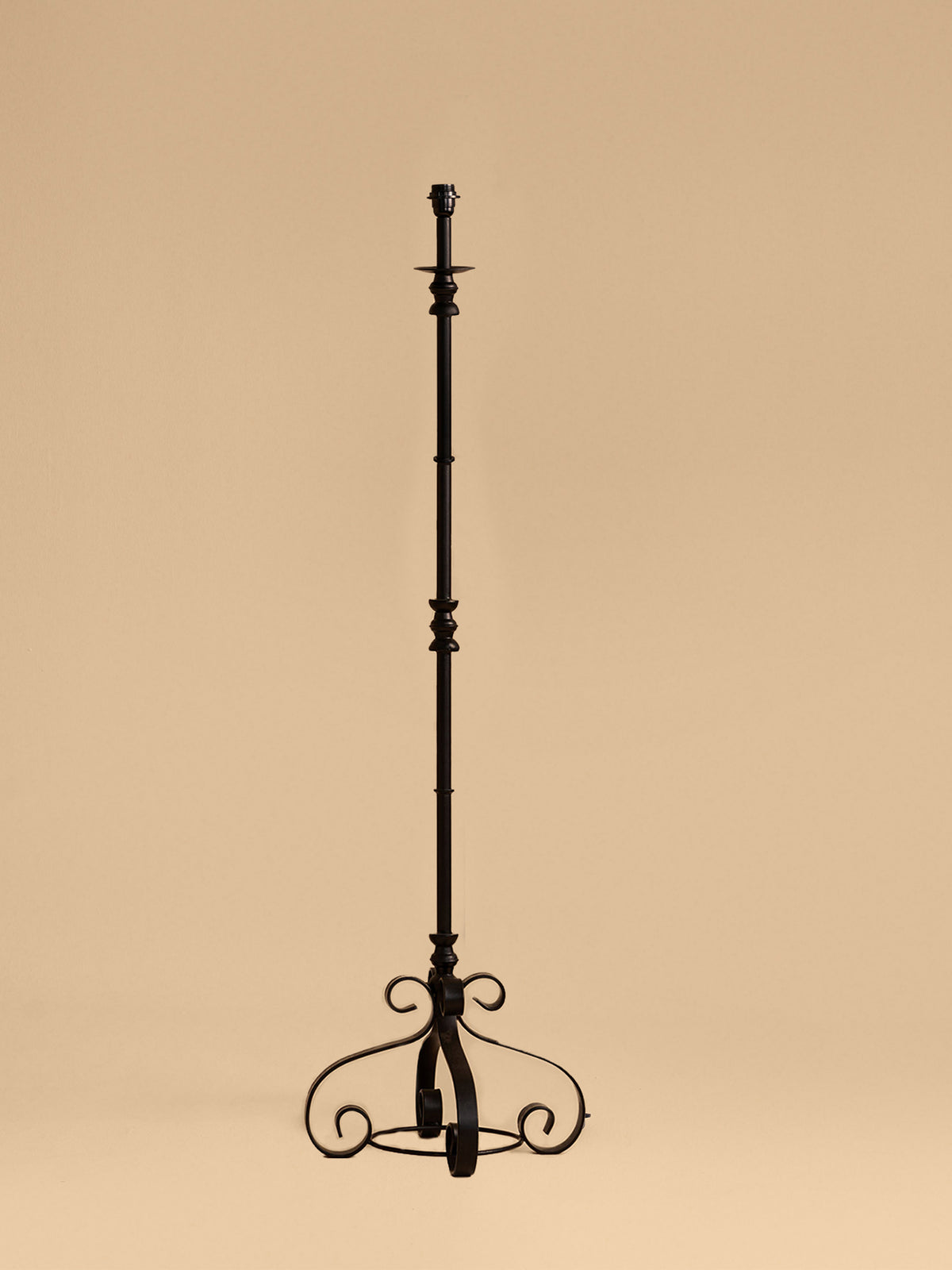 Serengeti Iron Lamp Stand