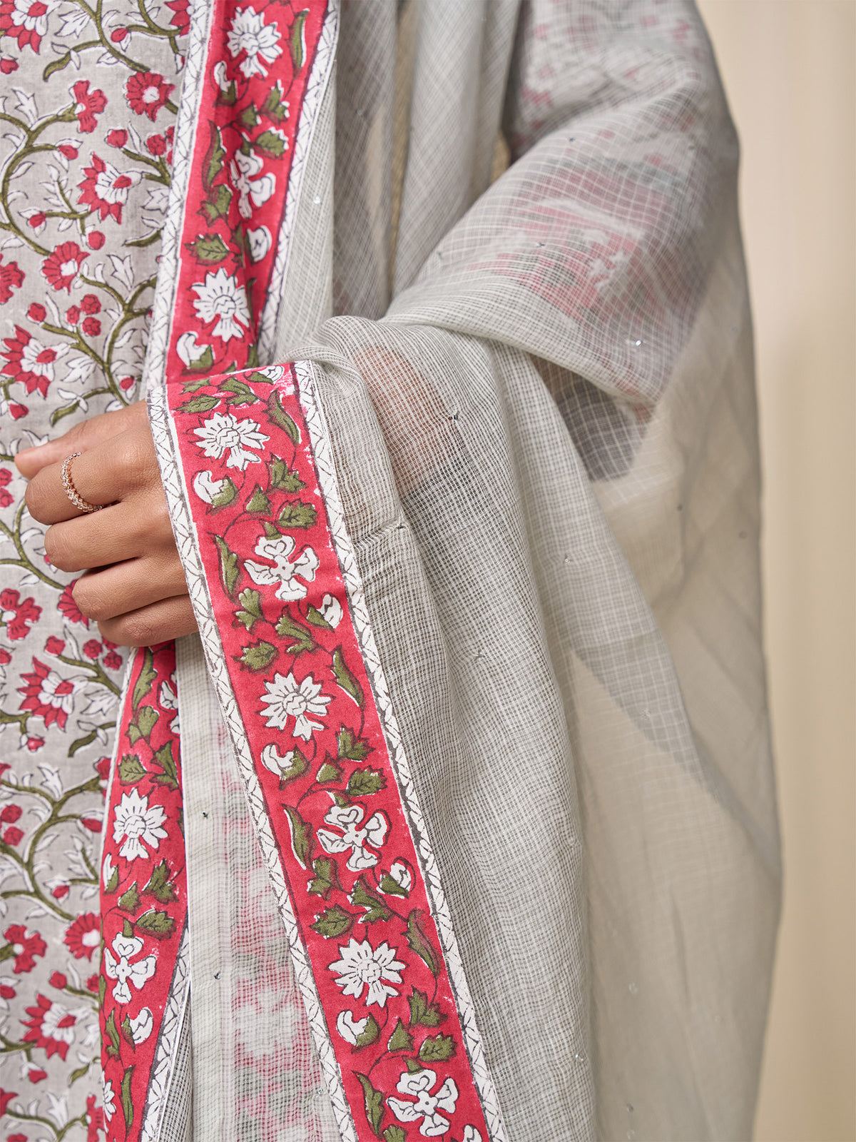 Surkhi Kota Dupatta
