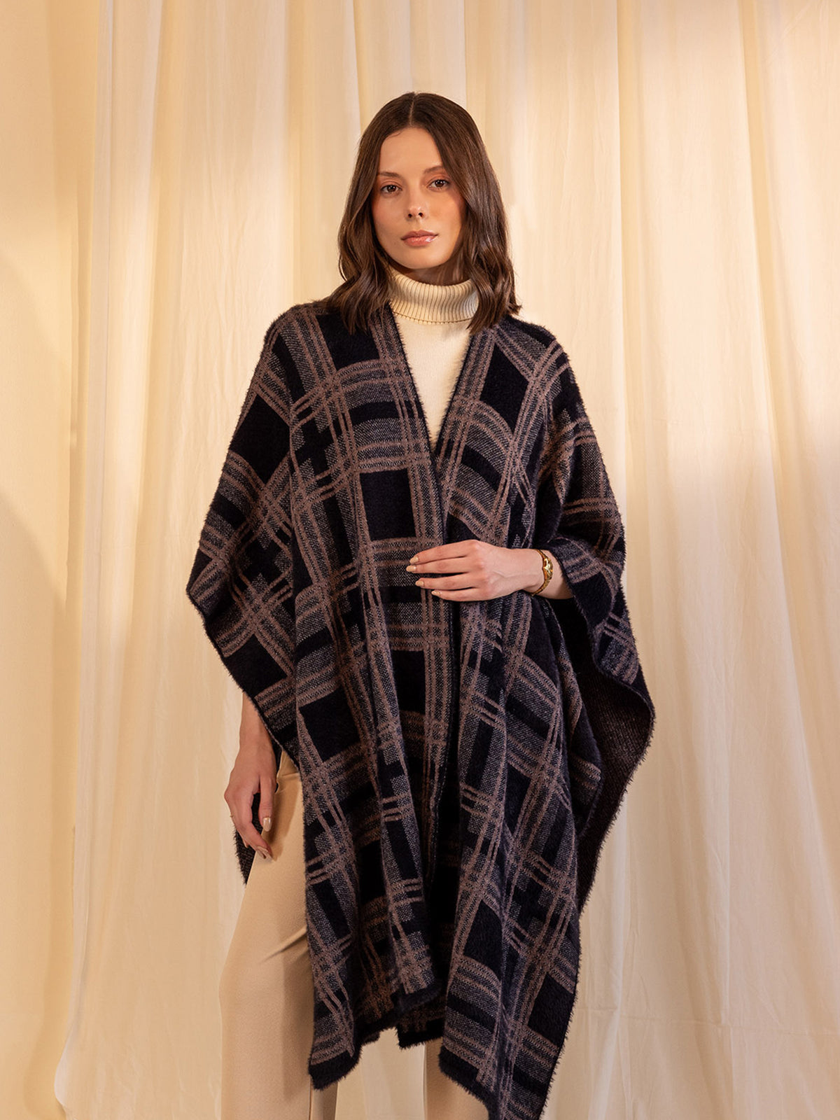 Woollen Reversible Check Cape Ebony