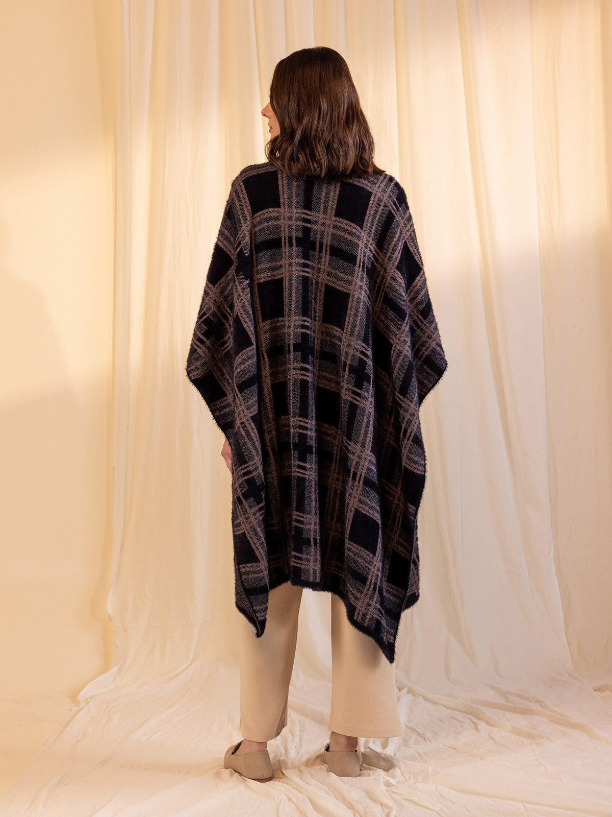 Woollen Reversible Check Cape Ebony