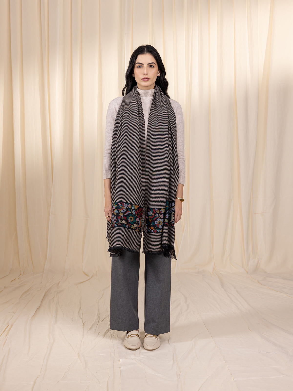 Woollen Kanni Stole - Black