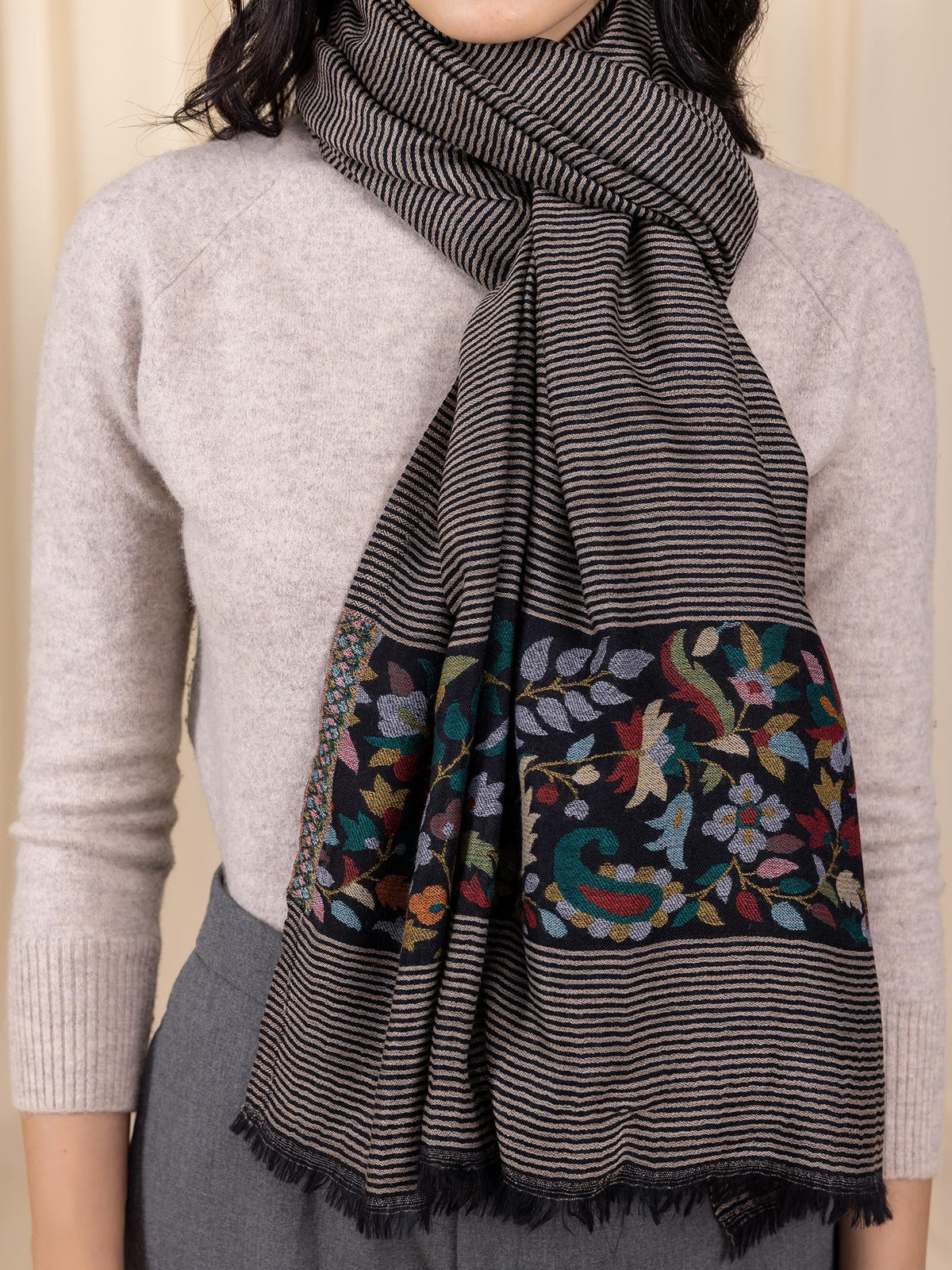 Woollen Kanni Stole - Black